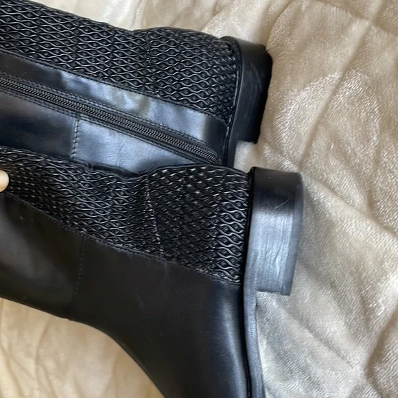 Aquatalia Black Leather heel Ankle Boots with elastic quilt. - Picture 7 of 9